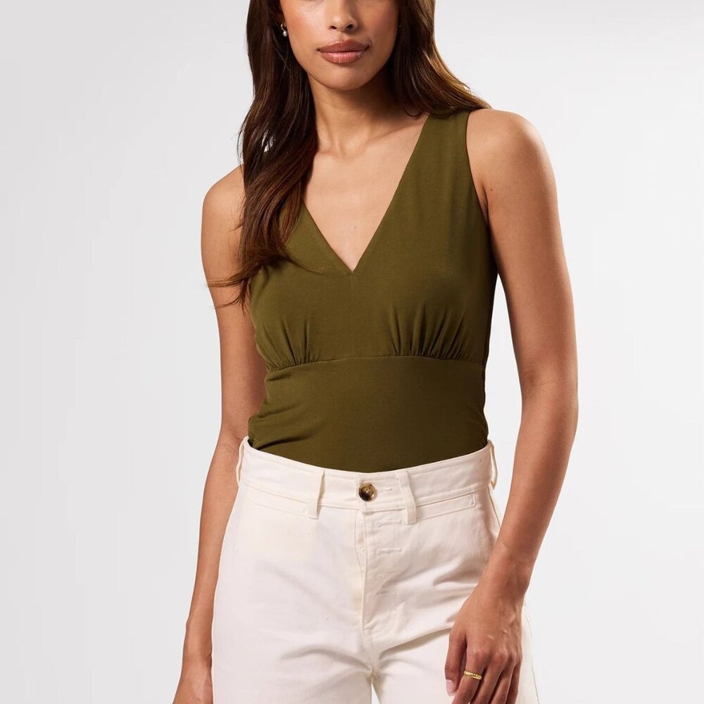 Amour Vert NWT Olive Green Zoe Sleeveless Top Deep V Neck Tank Women’s Small